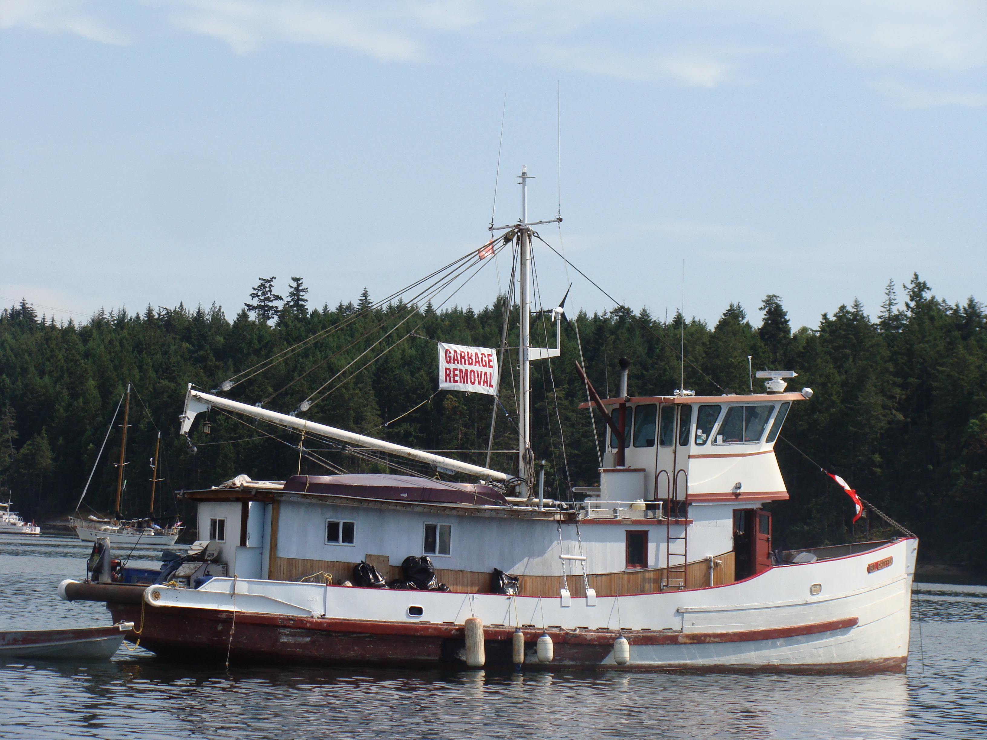 Old commercial fishing boat reportedly sinks in Maple Bay - My