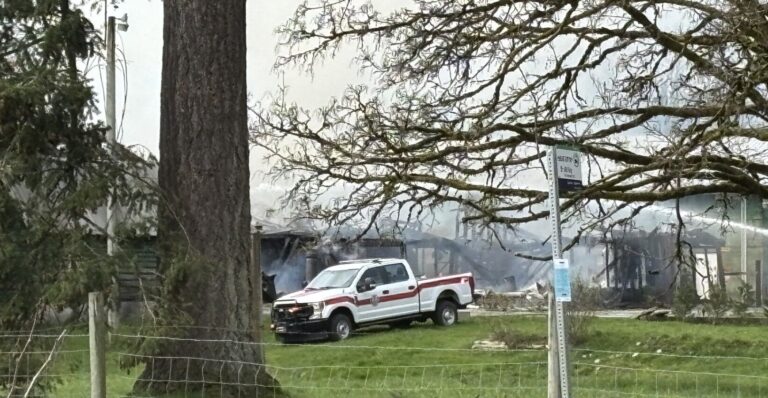 Fire crews extinguish barn fire south of Duncan